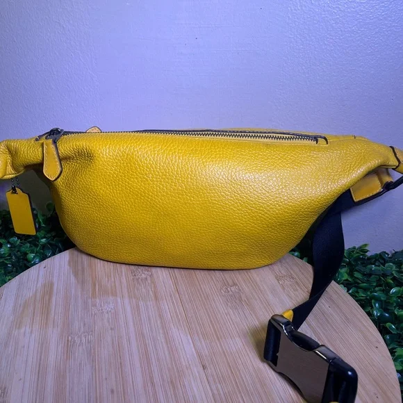 🔥 COACH PEPPLE LEATHER FANNY PACK WITH MED CORNER ZIP WALLET ORCHRE YELLOW KHAKI - Picture 2 of 11